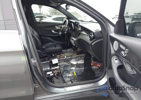 2018 Mercedes-Benz Glc 300 4Matic z USA, uszkodzony, nr VIN WDC0G4KB3JV044526